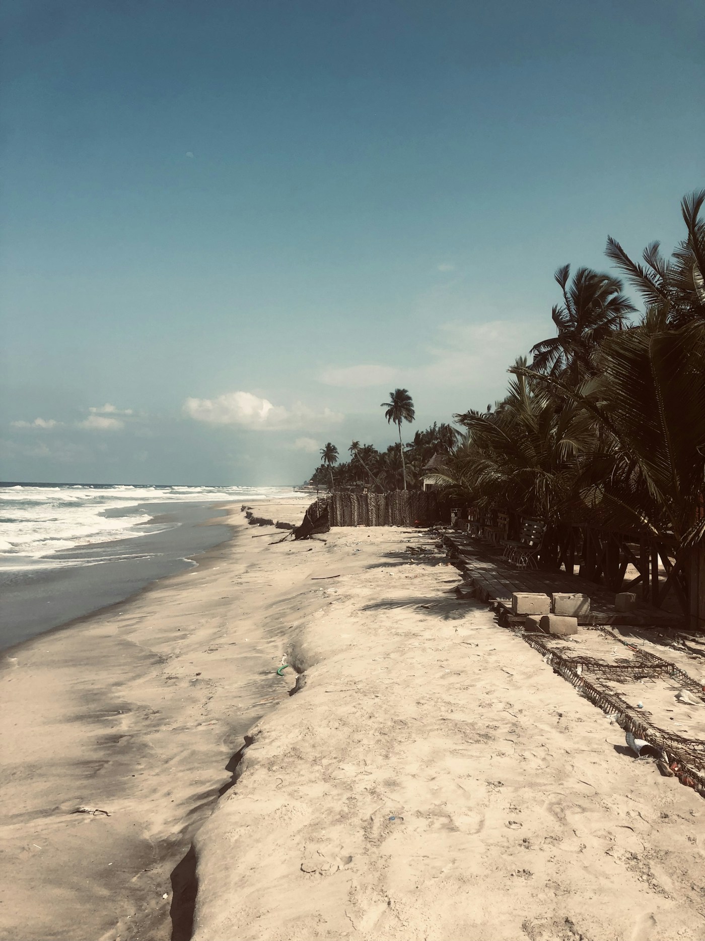 Plage et palmiers à Assinie